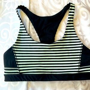 Lululemon Sports bra. Size 6. Black and light green